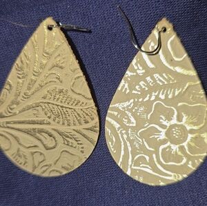 Elegant Gold Teardrop Earrings